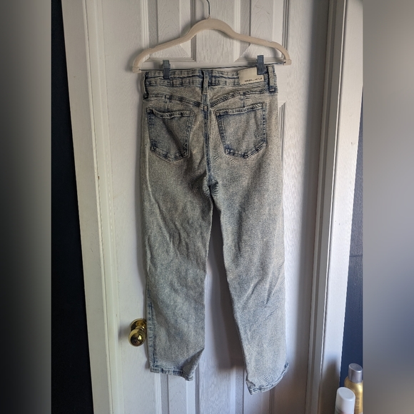 FREE with purchase 🤩Kendall + Kylie high rise distressed jeans - Picture 2 of 6